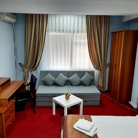 Hotel Aristocrat&Fish Restaurant Skopje Zimmer foto
