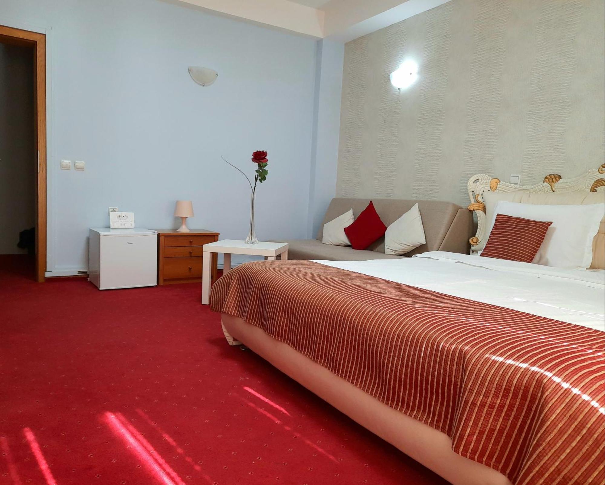 Hotel Aristocrat&Fish Restaurant Skopje Zimmer foto